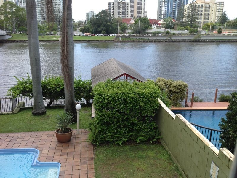 2 Amalfi Drive, Isle Of Capri QLD 4217