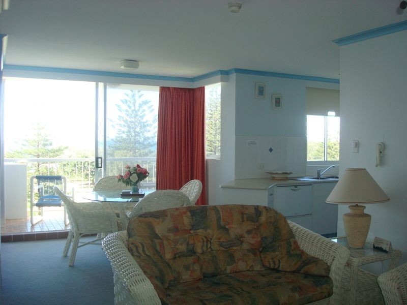 18/155 Old Burleigh Road, Broadbeach QLD 4218