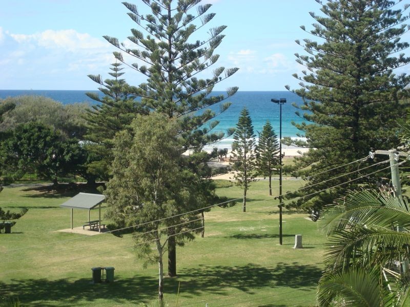 18/155 Old Burleigh Road, Broadbeach QLD 4218