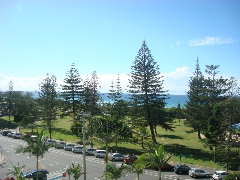 18/155 Old Burleigh Road, Broadbeach QLD 4218