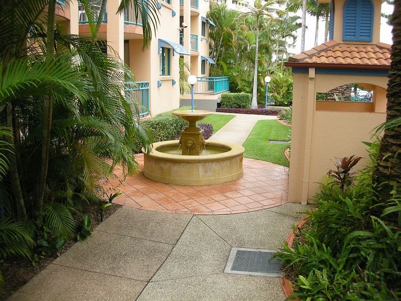 32/20 Anne Avenue, Broadbeach QLD 4218