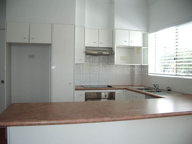 6/41 Britannia Avenue, Broadbeach QLD 4218