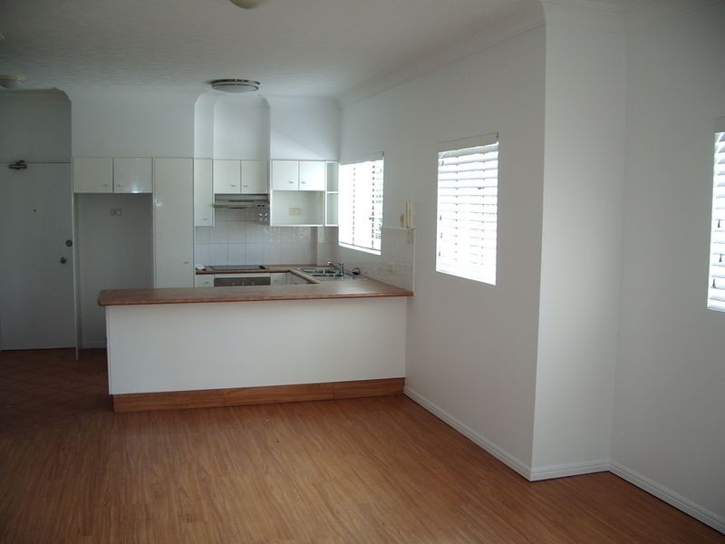 6/41 Britannia Avenue, Broadbeach QLD 4218