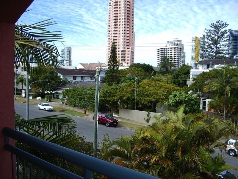 6/41 Britannia Avenue, Broadbeach QLD 4218