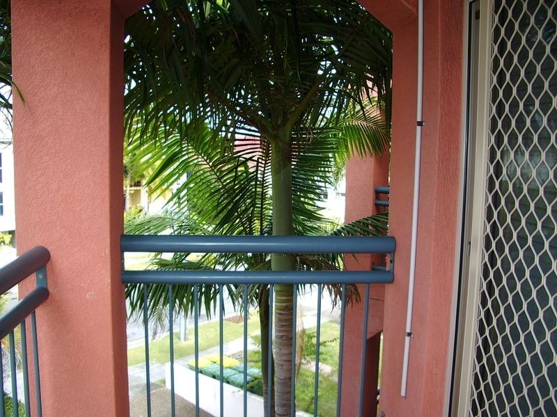 6/41 Britannia Avenue, Broadbeach QLD 4218