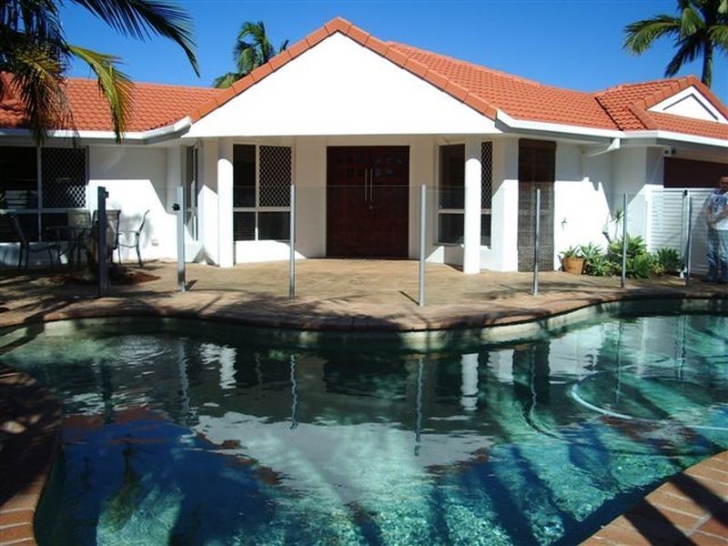 Clear Island Waters QLD 4226