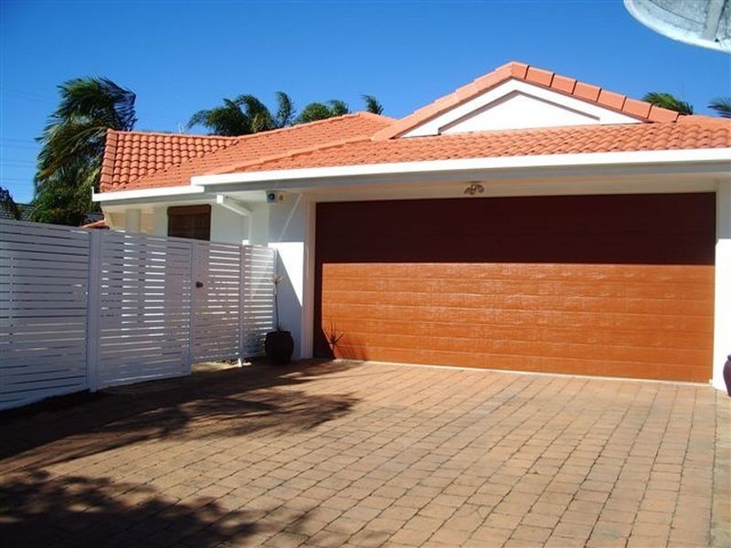 Clear Island Waters QLD 4226