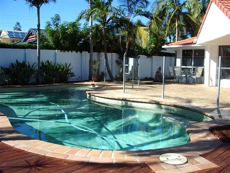 Clear Island Waters QLD 4226