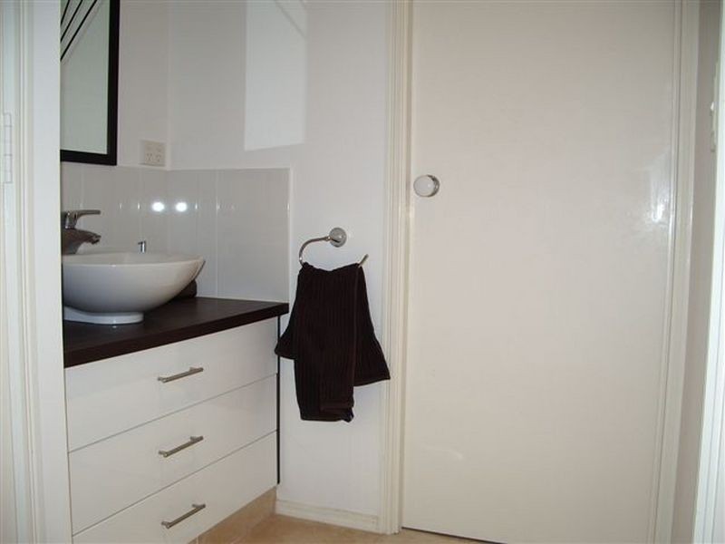 Clear Island Waters QLD 4226