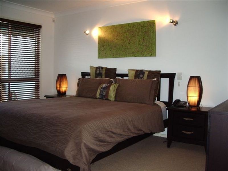 Clear Island Waters QLD 4226