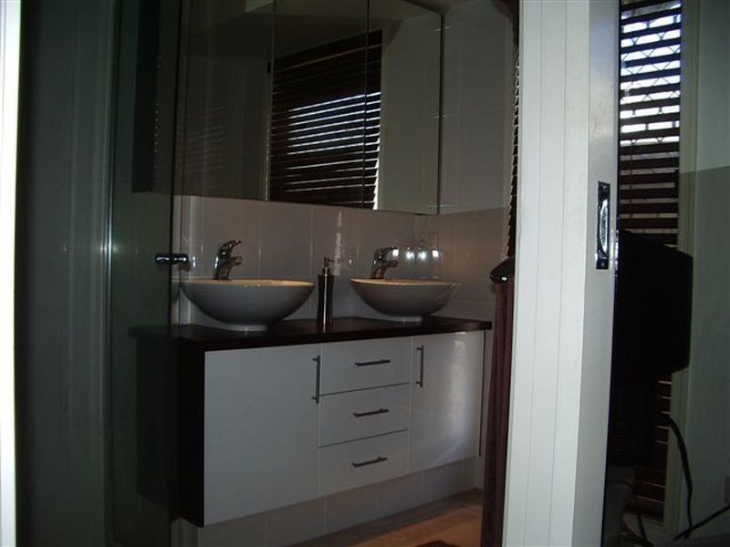 Clear Island Waters QLD 4226