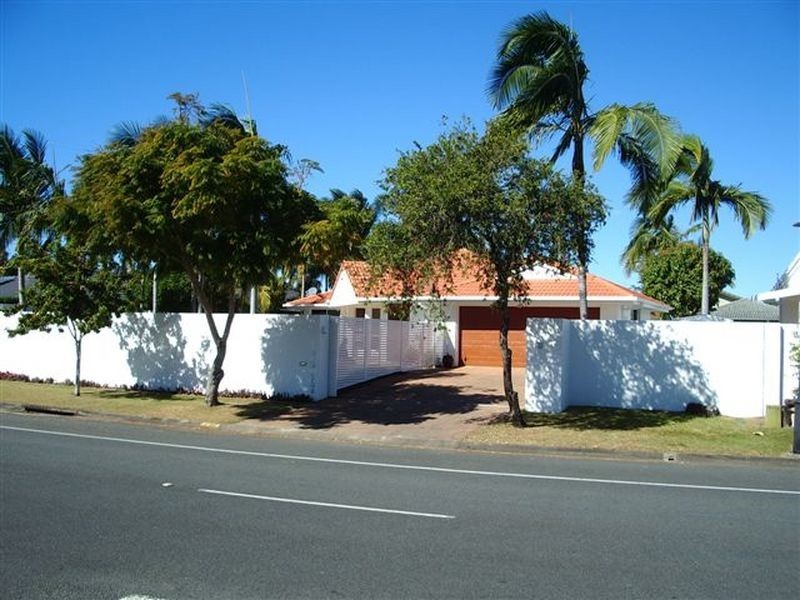 Clear Island Waters QLD 4226