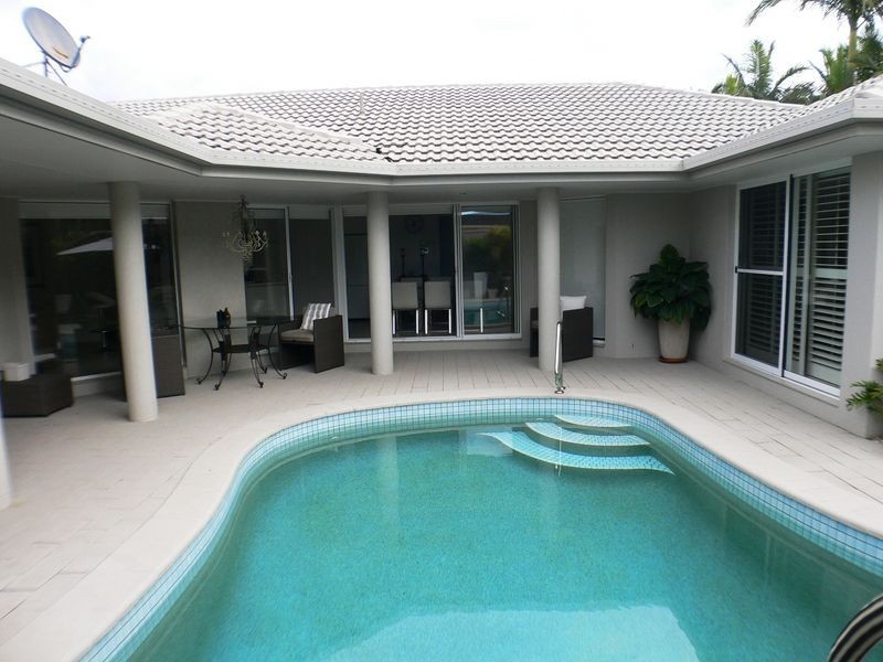 Clear Island Waters QLD 4226