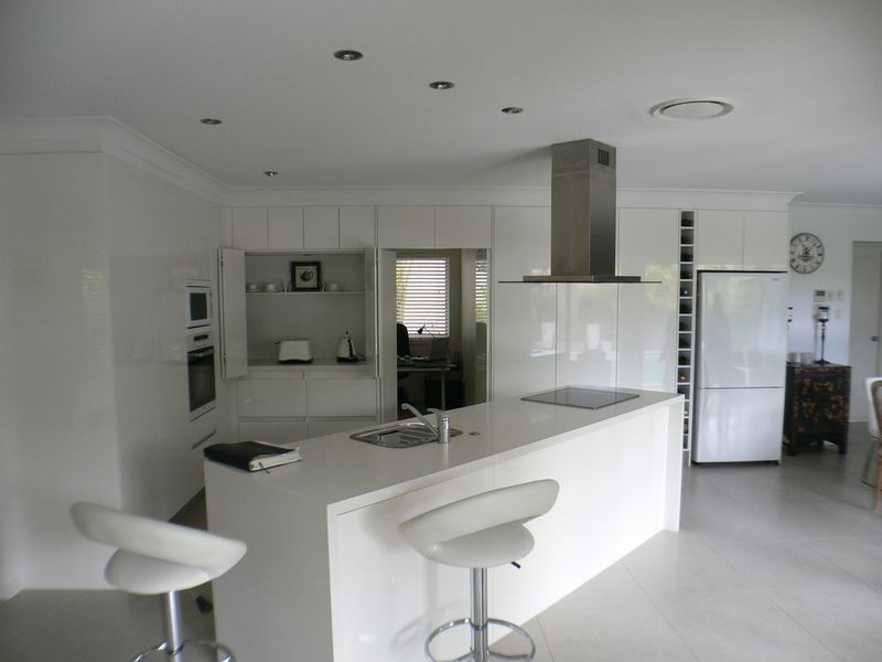 Clear Island Waters QLD 4226