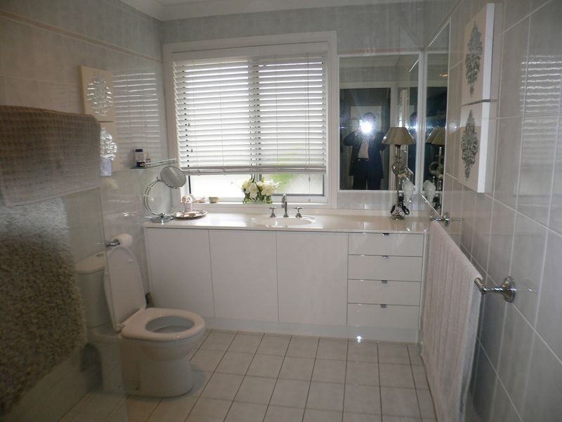 Clear Island Waters QLD 4226