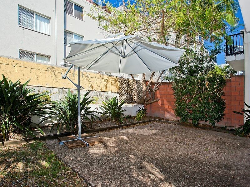2/19 Jubilee Avenue, Broadbeach QLD 4218