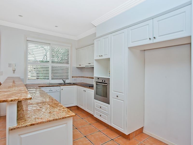 2/19 Jubilee Avenue, Broadbeach QLD 4218
