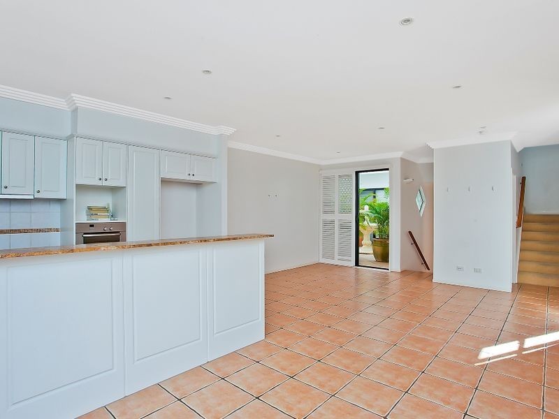 2/19 Jubilee Avenue, Broadbeach QLD 4218