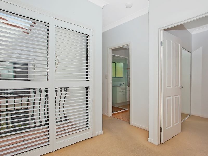 2/19 Jubilee Avenue, Broadbeach QLD 4218