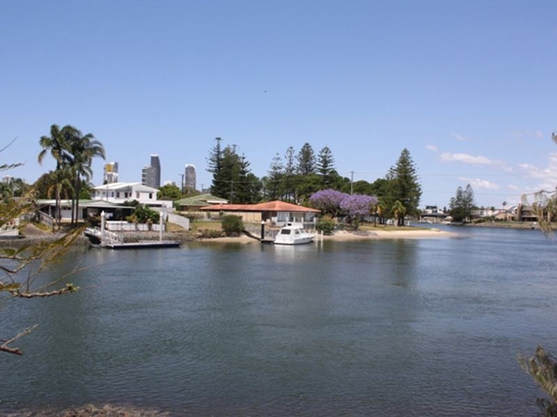 1 Sheridan Park Avenue, Broadbeach Waters QLD 4218