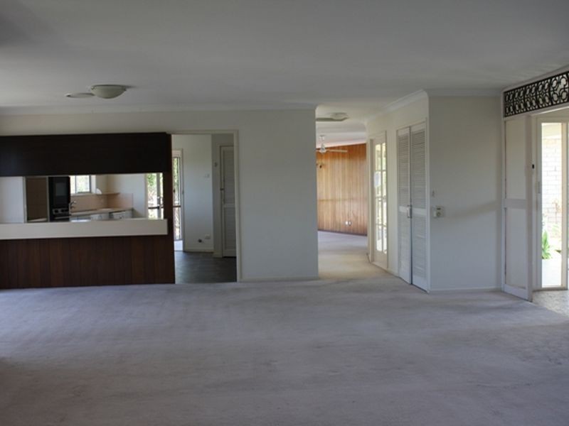 1 Sheridan Park Avenue, Broadbeach Waters QLD 4218