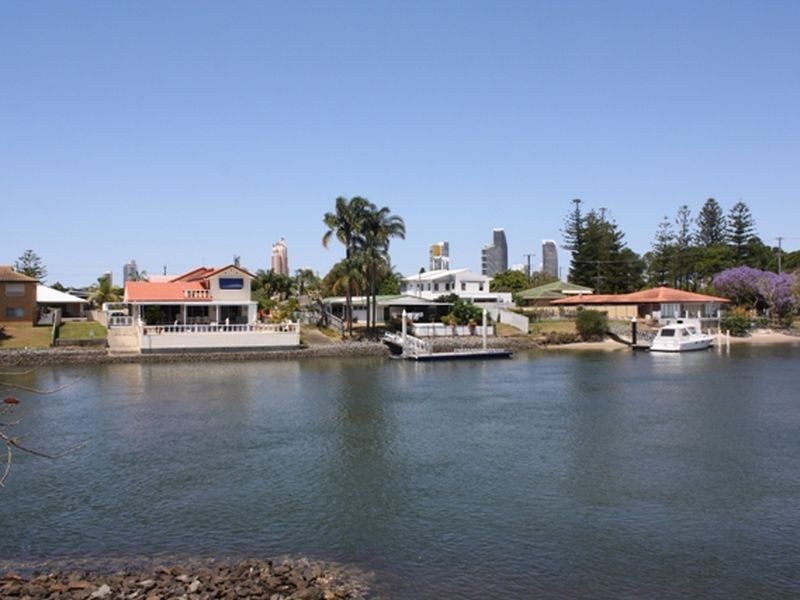 1 Sheridan Park Avenue, Broadbeach Waters QLD 4218