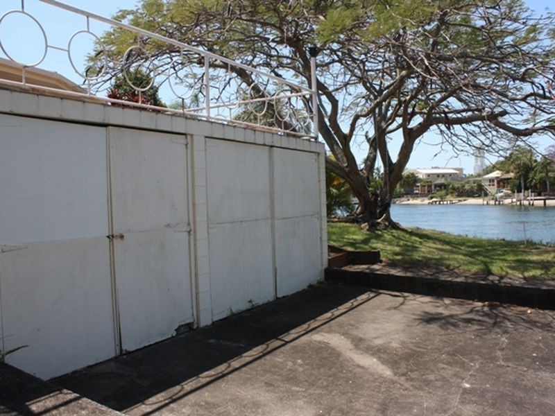 1 Sheridan Park Avenue, Broadbeach Waters QLD 4218