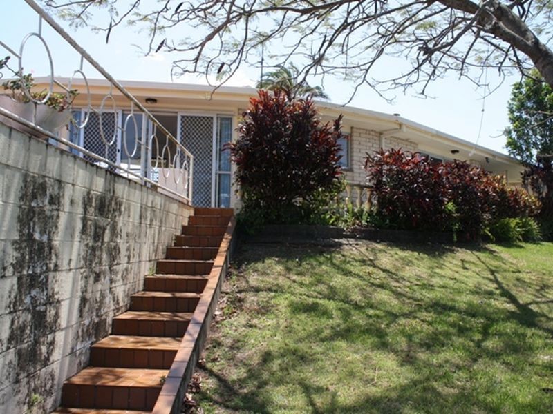 1 Sheridan Park Avenue, Broadbeach Waters QLD 4218