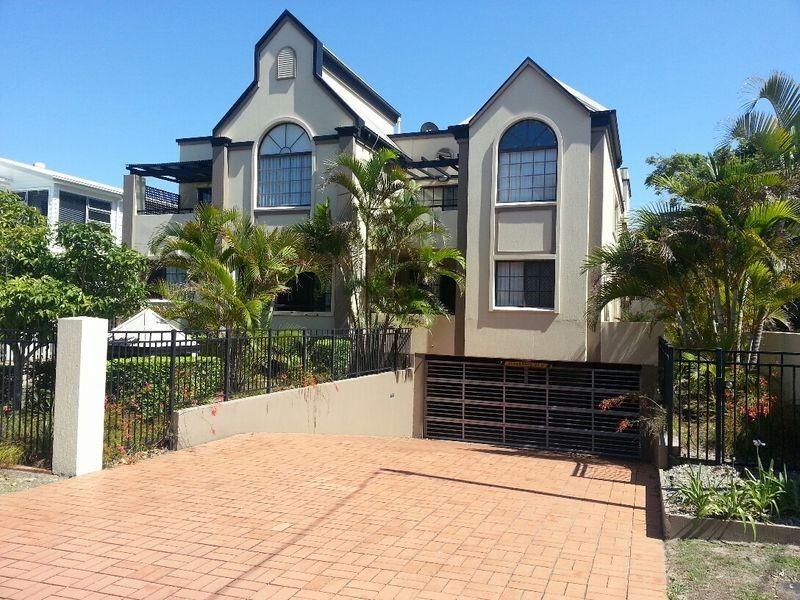 2/5 Sportsman Avenue, Mermaid Beach QLD 4218