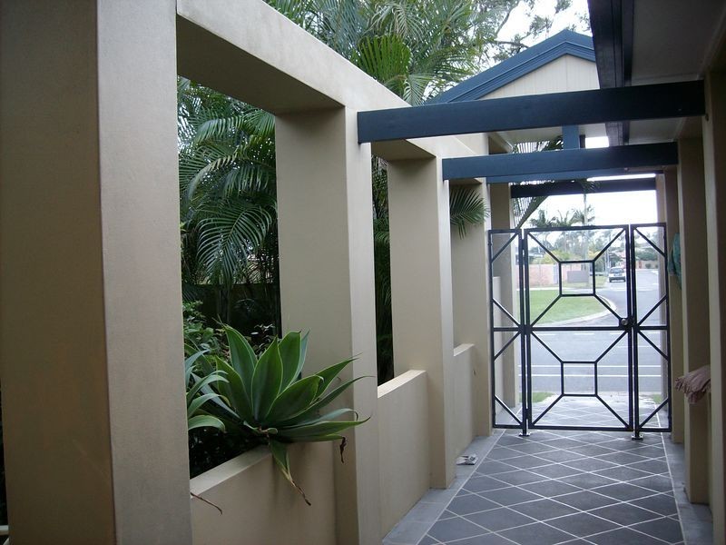 36 T E Peters Drive, Broadbeach Waters QLD 4218