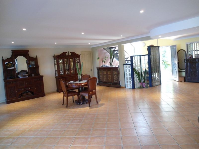 36 T E Peters Drive, Broadbeach Waters QLD 4218