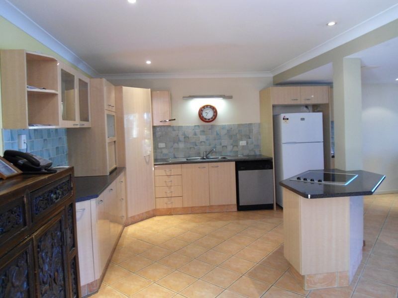 36 T E Peters Drive, Broadbeach Waters QLD 4218