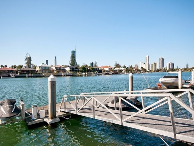 11 Cleland Crescent, Broadbeach Waters QLD 4218