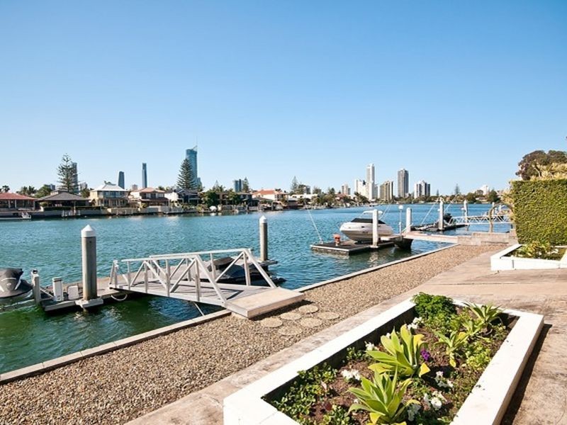 11 Cleland Crescent, Broadbeach Waters QLD 4218