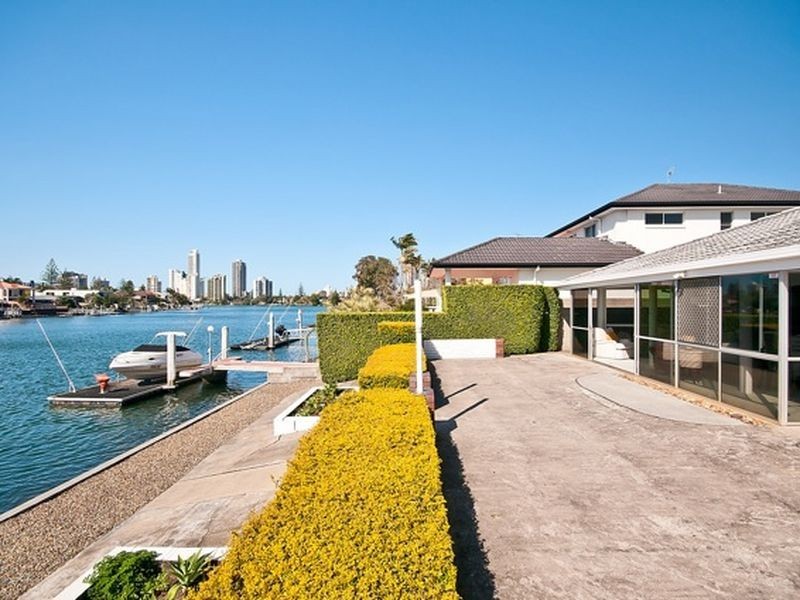 11 Cleland Crescent, Broadbeach Waters QLD 4218