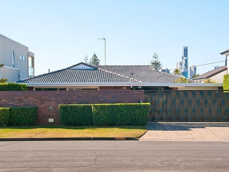 11 Cleland Crescent, Broadbeach Waters QLD 4218