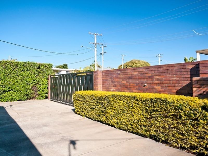 11 Cleland Crescent, Broadbeach Waters QLD 4218