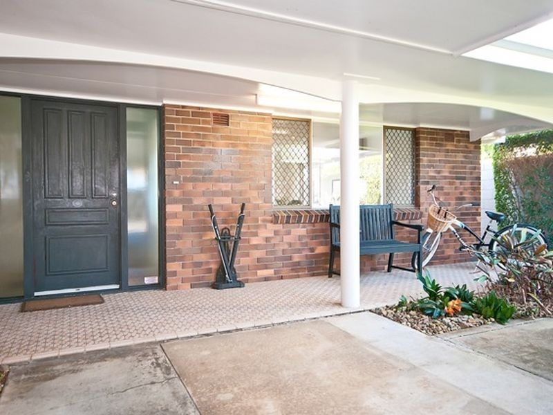 11 Cleland Crescent, Broadbeach Waters QLD 4218