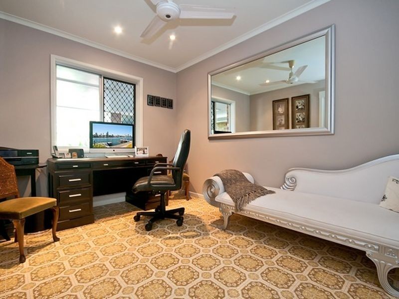 11 Cleland Crescent, Broadbeach Waters QLD 4218