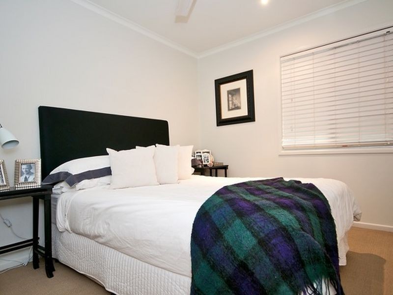 11 Cleland Crescent, Broadbeach Waters QLD 4218