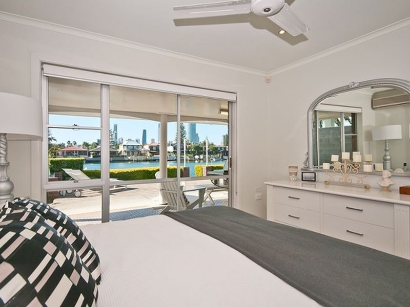 11 Cleland Crescent, Broadbeach Waters QLD 4218