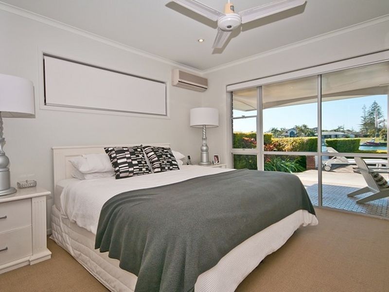 11 Cleland Crescent, Broadbeach Waters QLD 4218