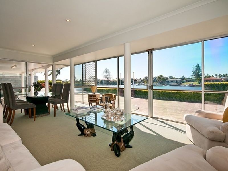 11 Cleland Crescent, Broadbeach Waters QLD 4218