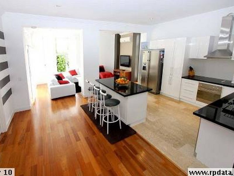 316 Bayview Street, Hollywell QLD 4216