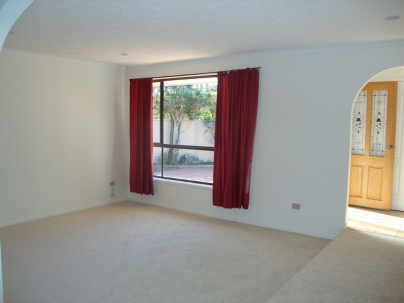 3 Hokitika Street, Broadbeach Waters QLD 4218