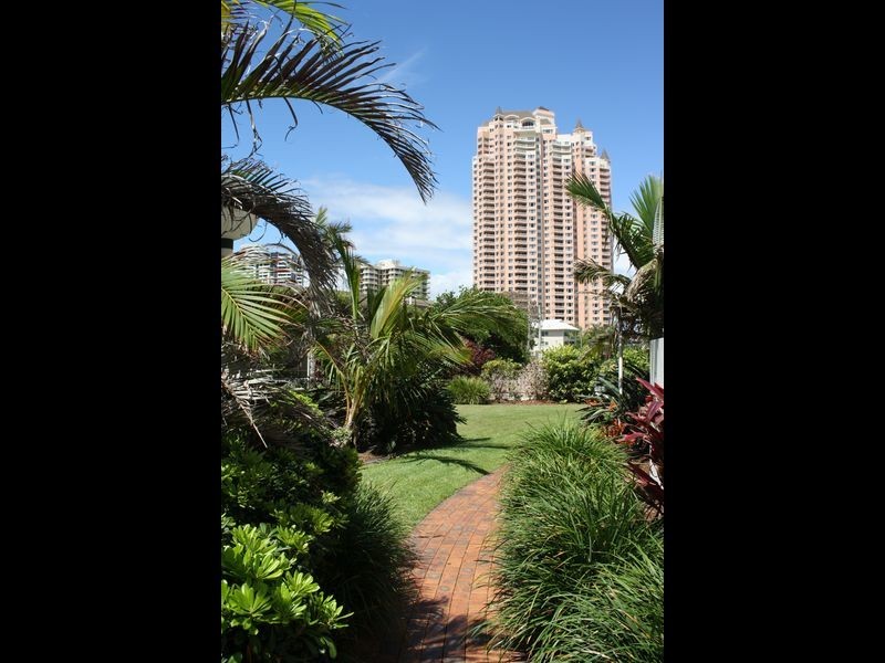 4-6 Britannia Avenue, Broadbeach QLD 4218