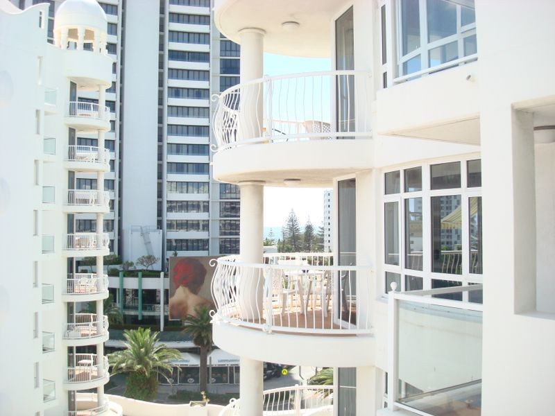 1602/24-26 Queensland Avenue (The Phoenician), Broadbeach QLD 4218