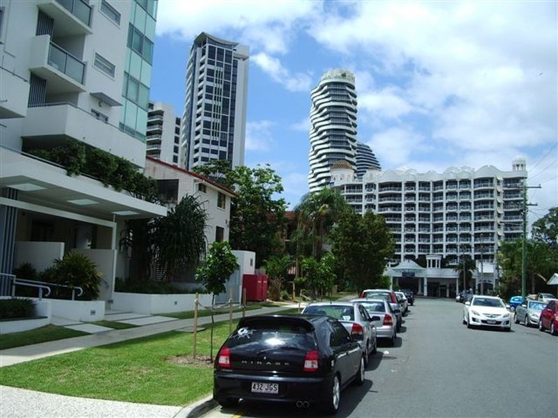 1/5 Jubilee Avenue, Broadbeach QLD 4218