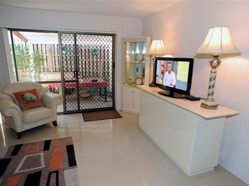 1/5 Jubilee Avenue, Broadbeach QLD 4218