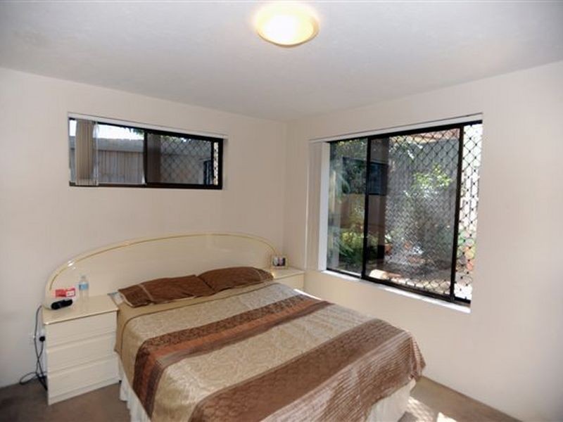 1/5 Jubilee Avenue, Broadbeach QLD 4218